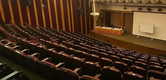 سالن آمفی تئاتر هتل سیمرغ تهران