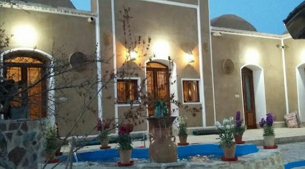 هتل تاریخی خانه آقازاده ابرکوه