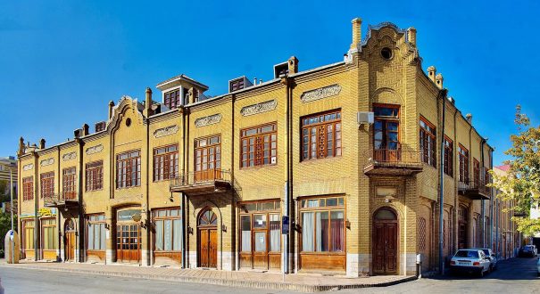 Historical_Hotel_Pars__Mashhad___right_view