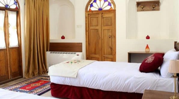 هتل تاریخی خانه آقازاده ابرکوه