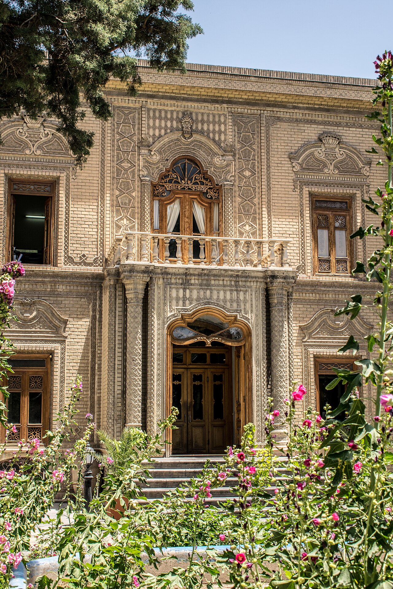 موزه آبگینه و سفالینه