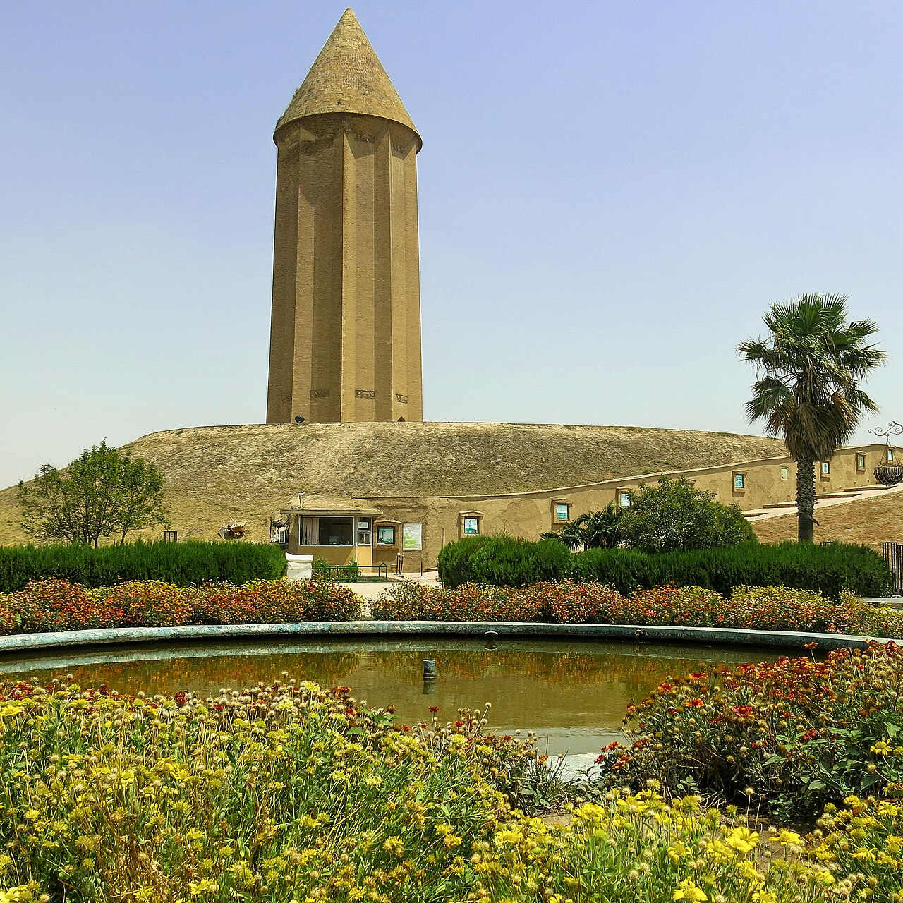 گنبد قابوس