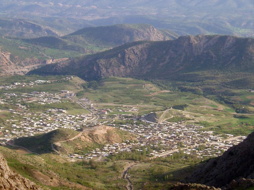 نماد شهر سی سخت: آبشار کمر دوغ سی‌سخت
