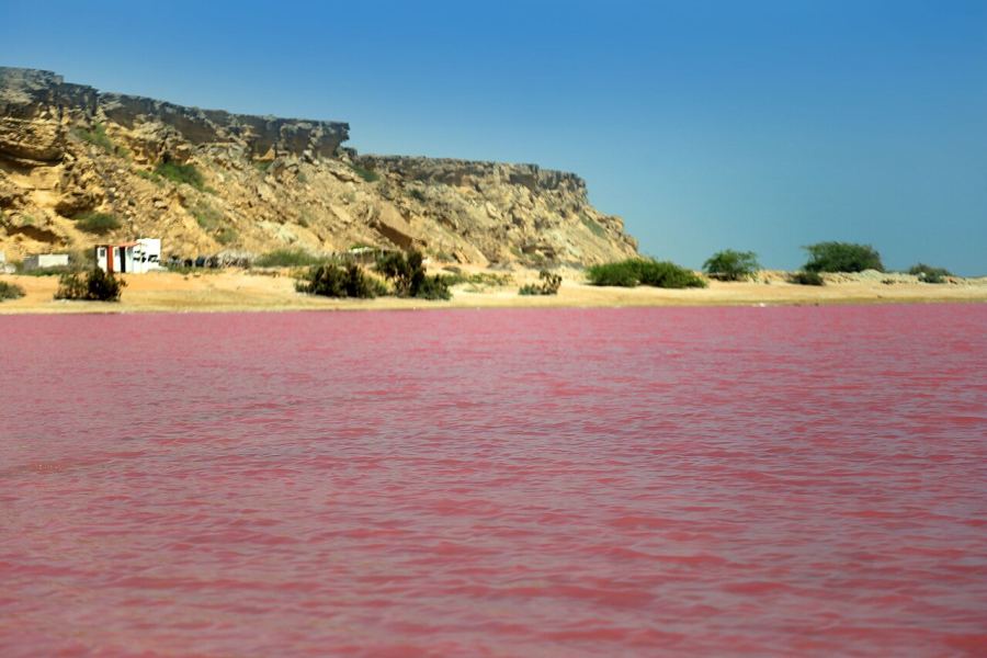 راهنمای سفر به سرزمین کوههای مریخی، سواحل مَکران و شگفتیهای جنوبشرق ایران