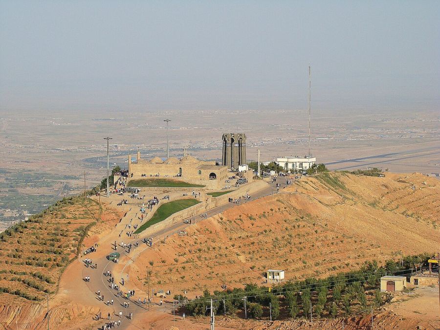 کوه عینالی