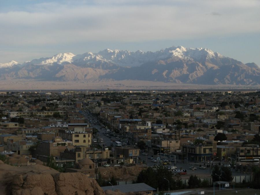 راهنمای کامل سفر به شهر تاریخ، بازار، کویر و طعمهای اصیل
